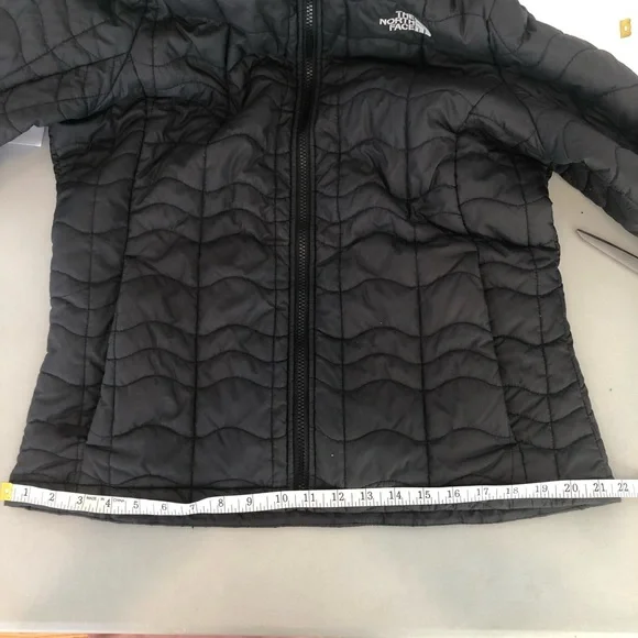 The North Face Quilted Zip-Up Coat- Large - Picture 14 of 16